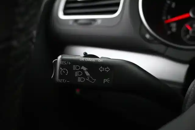 Valkoinen Viistoperä, Volkswagen Golf – GJE-735