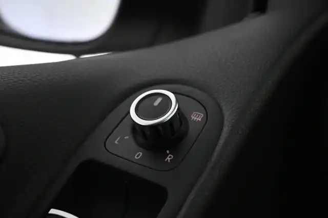 Valkoinen Viistoperä, Volkswagen Golf – GJE-735