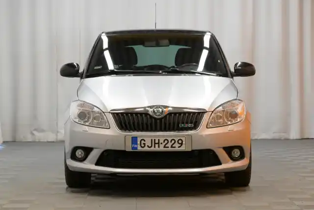 Harmaa Viistoperä, Skoda Fabia – GJH-229