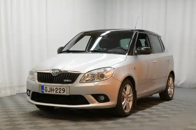 Harmaa Viistoperä, Skoda Fabia – GJH-229