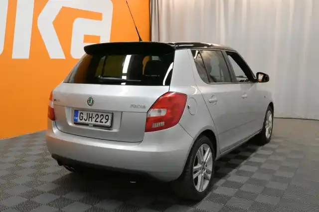 Harmaa Viistoperä, Skoda Fabia – GJH-229