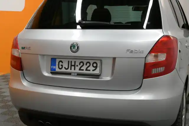 Harmaa Viistoperä, Skoda Fabia – GJH-229