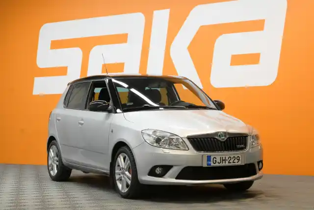 Harmaa Viistoperä, Skoda Fabia – GJH-229