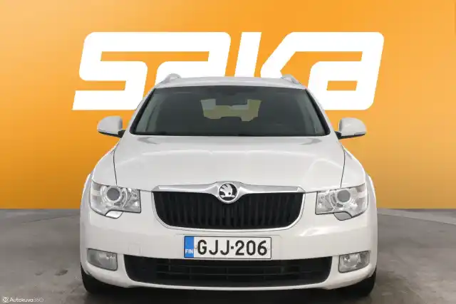 Valkoinen Farmari, Skoda Superb – GJJ-206