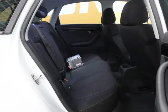 Valkoinen Sedan, Seat Exeo – GJJ-483