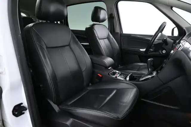 Valkoinen Tila-auto, Ford S-Max – GJK-210