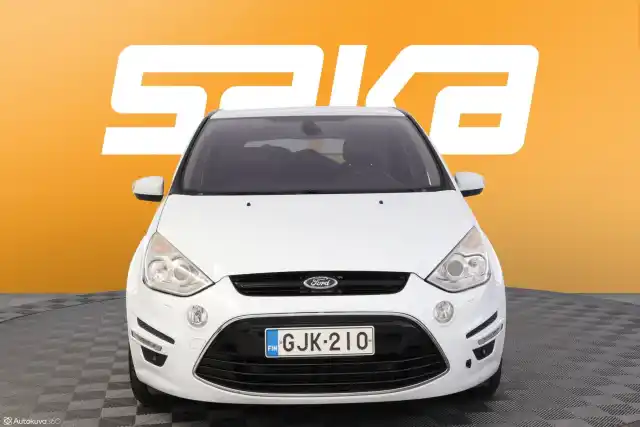 Valkoinen Tila-auto, Ford S-Max – GJK-210
