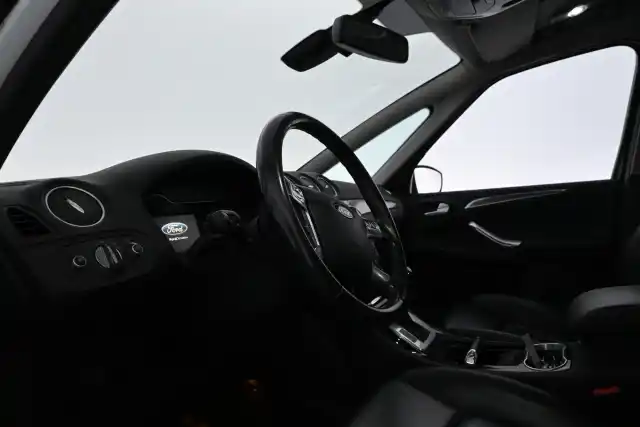 Valkoinen Tila-auto, Ford S-Max – GJK-210