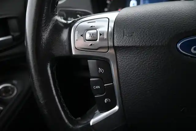 Valkoinen Tila-auto, Ford S-Max – GJK-210