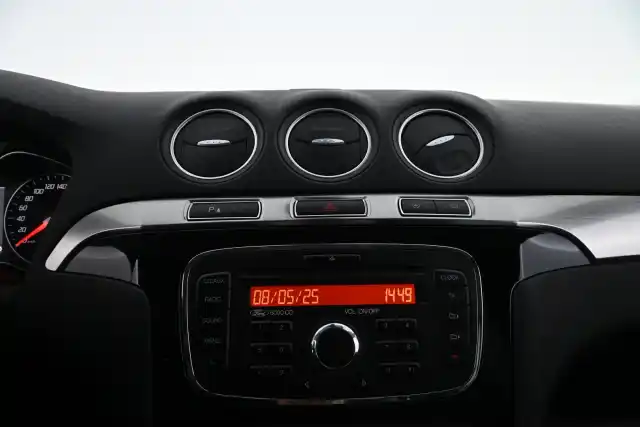 Valkoinen Tila-auto, Ford S-Max – GJK-210