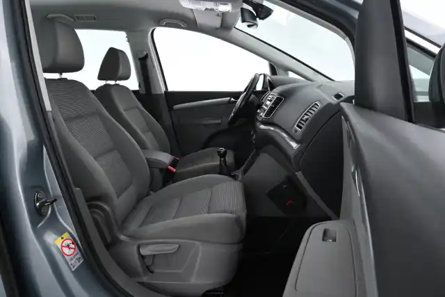 Harmaa Tila-auto, Volkswagen Sharan – GJK-435