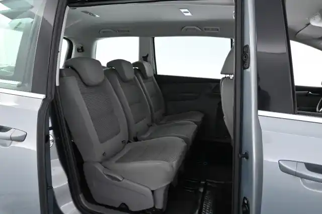 Harmaa Tila-auto, Volkswagen Sharan – GJK-435