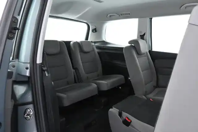 Harmaa Tila-auto, Volkswagen Sharan – GJK-435