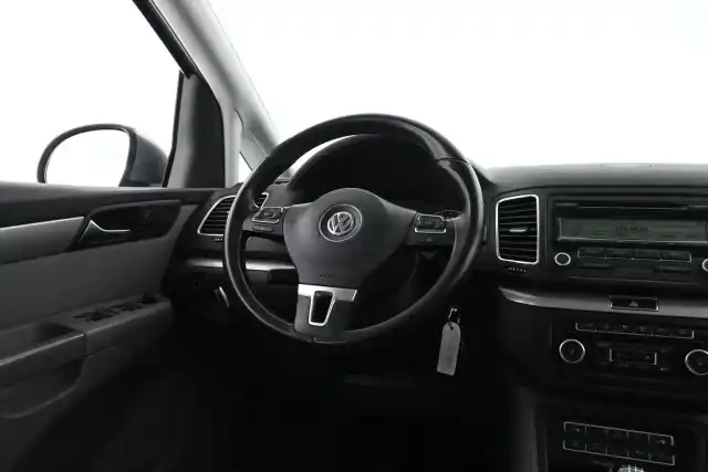 Harmaa Tila-auto, Volkswagen Sharan – GJK-435