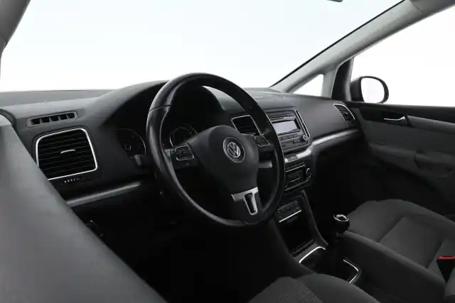 Harmaa Tila-auto, Volkswagen Sharan – GJK-435