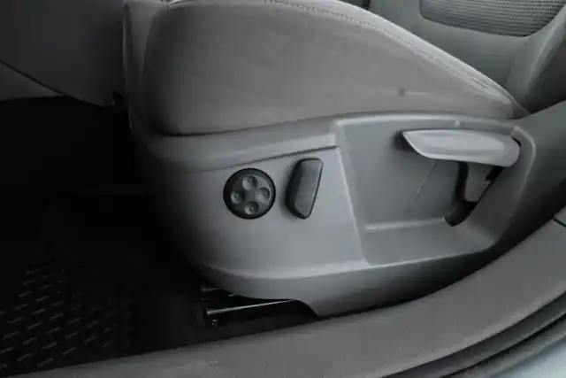 Harmaa Tila-auto, Volkswagen Sharan – GJK-435