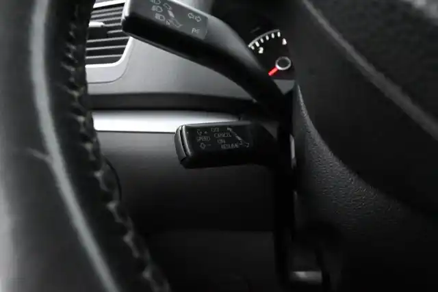 Harmaa Tila-auto, Volkswagen Sharan – GJK-435