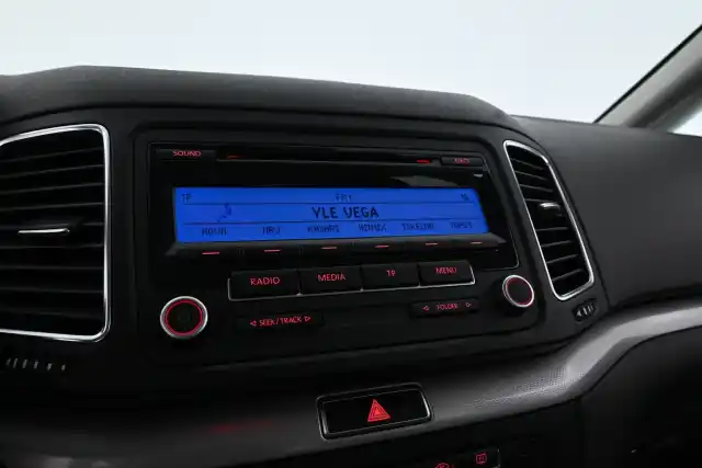 Harmaa Tila-auto, Volkswagen Sharan – GJK-435