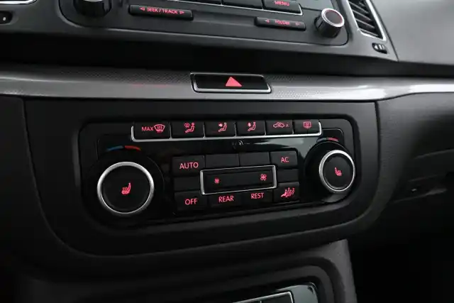 Harmaa Tila-auto, Volkswagen Sharan – GJK-435