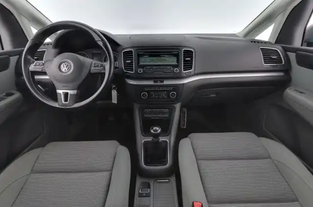 Harmaa Tila-auto, Volkswagen Sharan – GJK-435