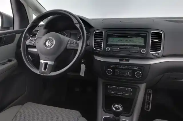 Harmaa Tila-auto, Volkswagen Sharan – GJK-435