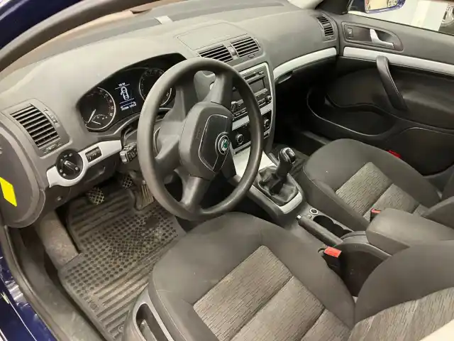Sininen Farmari, Skoda Octavia – GJL-908