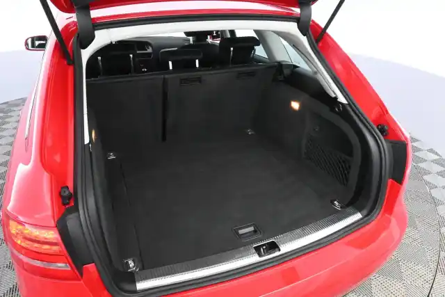 Punainen Farmari, Audi A4 – GJM-755