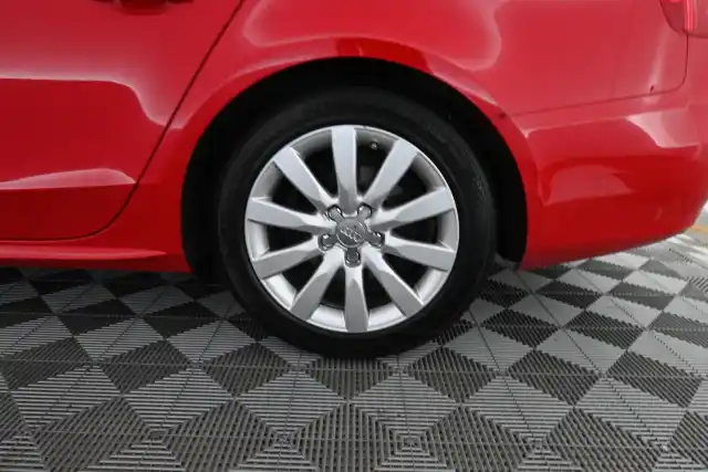 Punainen Farmari, Audi A4 – GJM-755