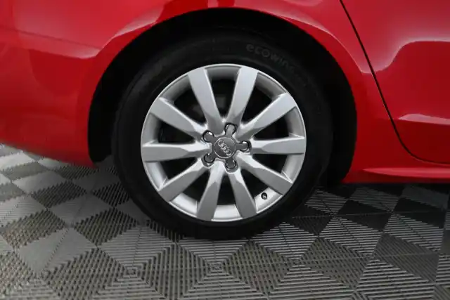 Punainen Farmari, Audi A4 – GJM-755