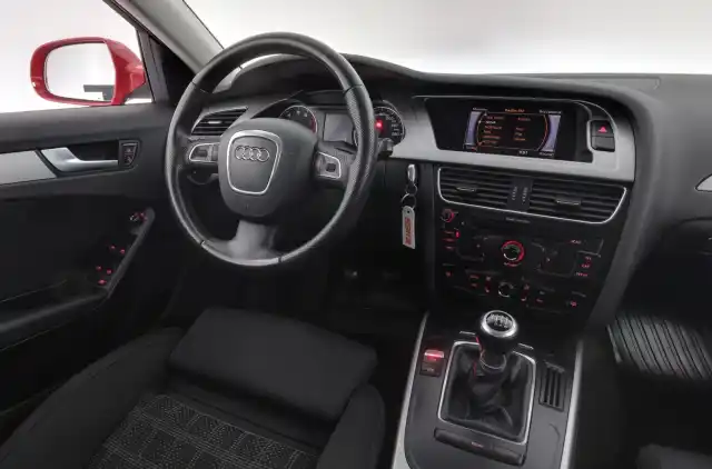 Punainen Farmari, Audi A4 – GJM-755