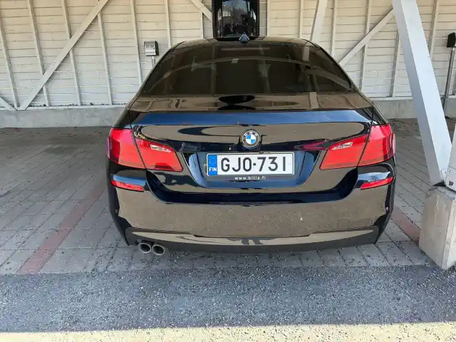 Musta Sedan, BMW 530 – GJO-731
