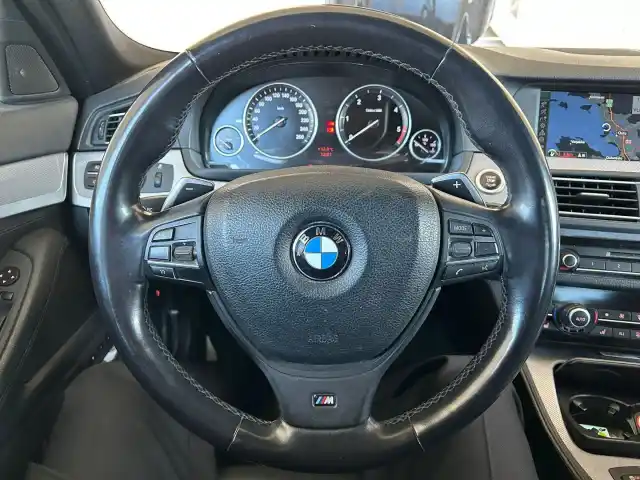Musta Sedan, BMW 530 – GJO-731
