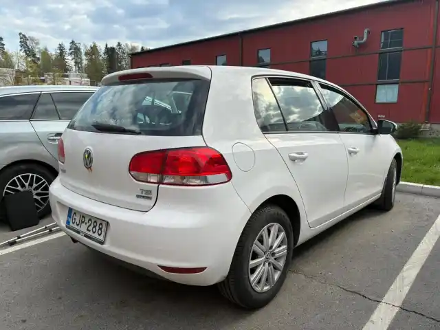 Valkoinen Viistoperä, Volkswagen Golf – GJP-288
