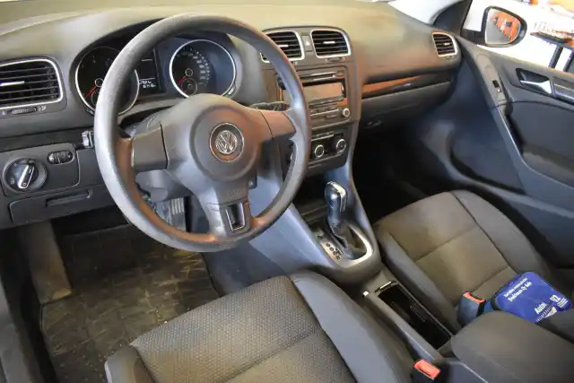 Valkoinen Viistoperä, Volkswagen Golf – GJP-288