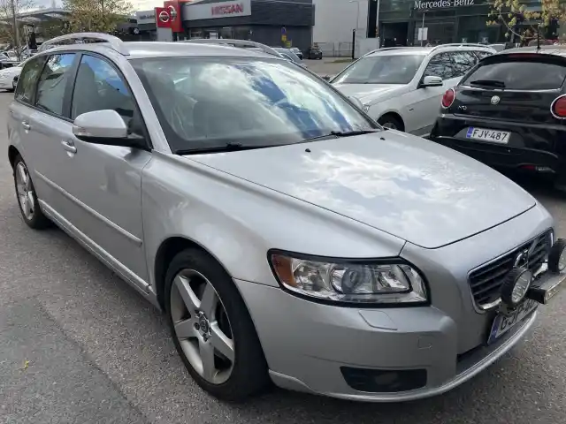 Harmaa Farmari, Volvo V50 – GJP-404