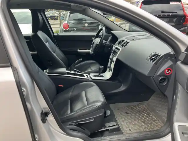 Harmaa Farmari, Volvo V50 – GJP-404