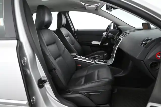 Harmaa Farmari, Volvo V50 – GJP-404