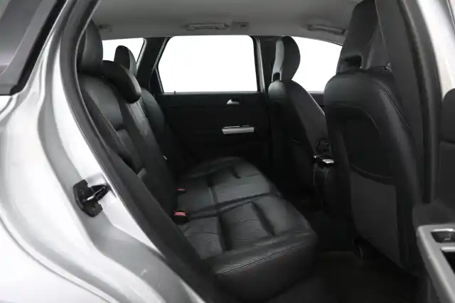 Harmaa Farmari, Volvo V50 – GJP-404