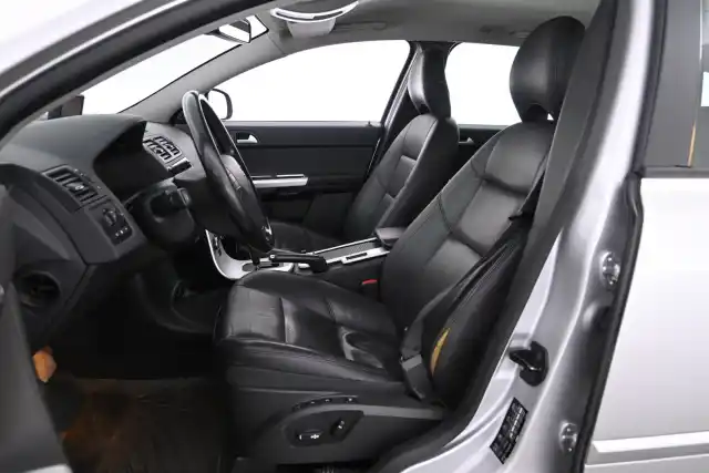 Harmaa Farmari, Volvo V50 – GJP-404