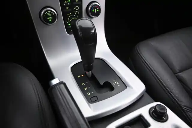 Harmaa Farmari, Volvo V50 – GJP-404