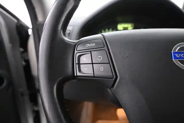 Harmaa Farmari, Volvo V50 – GJP-404