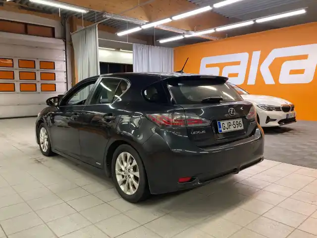 Harmaa Viistoperä, Lexus CT – GJP-596