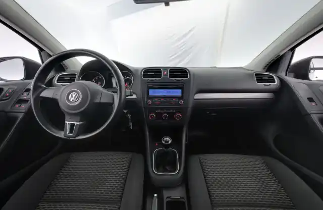 Musta Viistoperä, Volkswagen Golf – GJP-915