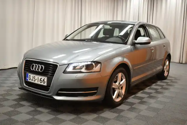 Harmaa Viistoperä, Audi A3 – GJS-166