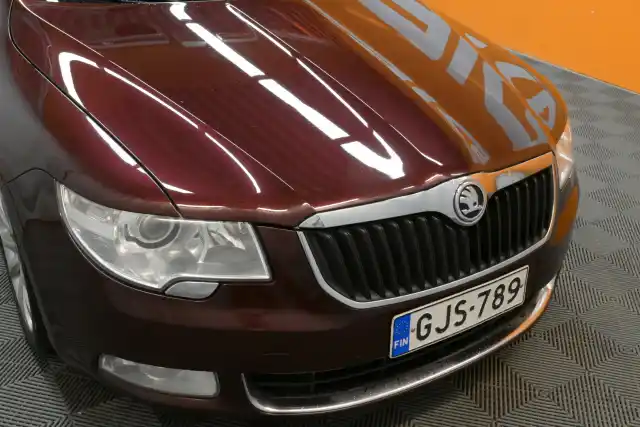 Punainen Farmari, Skoda Superb – GJS-789