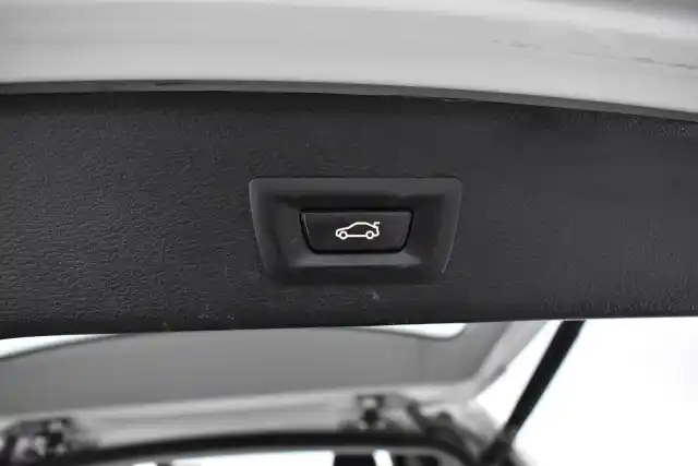 Valkoinen Maastoauto, BMW X3 – GJU-493