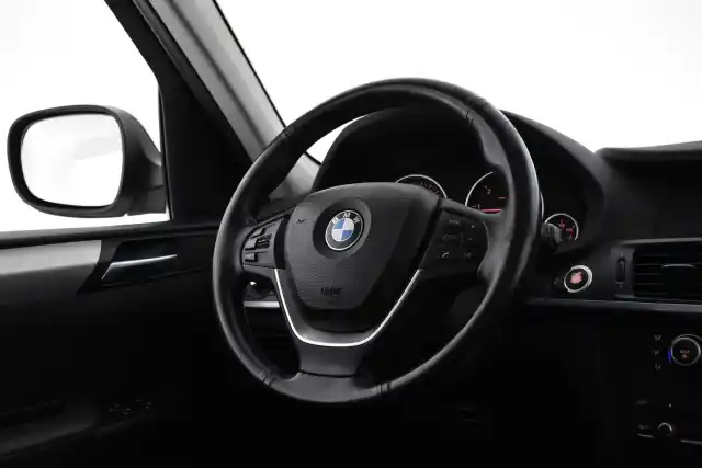 Valkoinen Maastoauto, BMW X3 – GJU-493