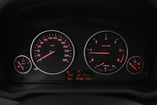 Valkoinen Maastoauto, BMW X3 – GJU-493