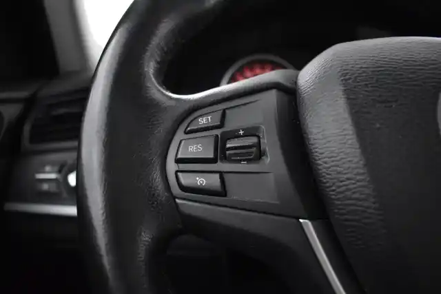Valkoinen Maastoauto, BMW X3 – GJU-493