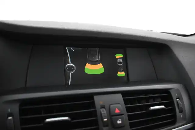 Valkoinen Maastoauto, BMW X3 – GJU-493